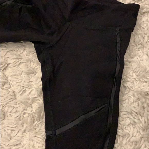 ALO yoga laced legging - Picture 3 of 6